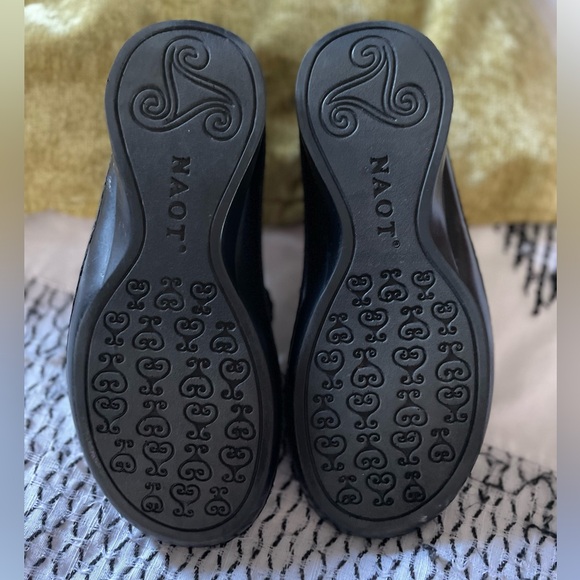 Women’s Naot Mary Jane’s ( 36 ) - Picture 4 of 5